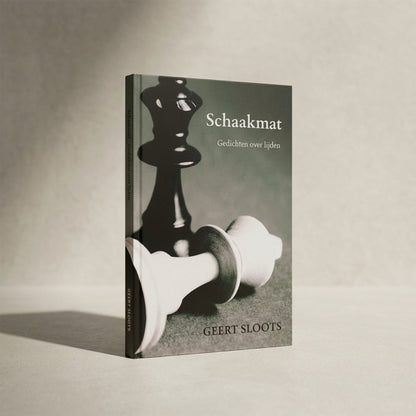 Poëziebundel Schaakmat liggend in rustige, warme setting